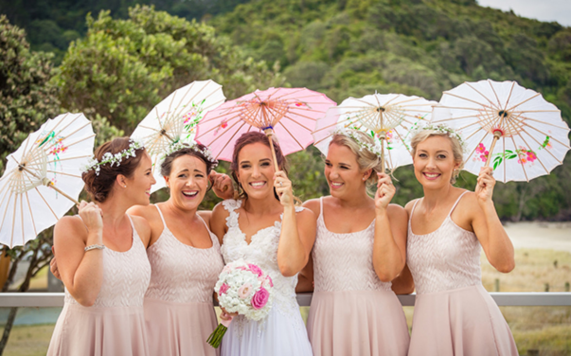 umbrellas, sun, wedding, protection, ideas, bride, bridesmaids